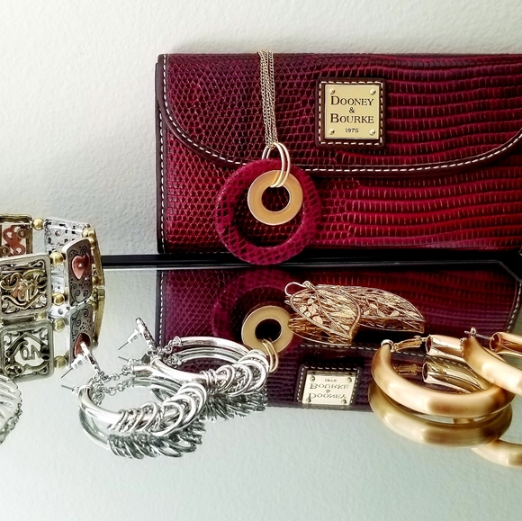 BUNDLE women's accessories